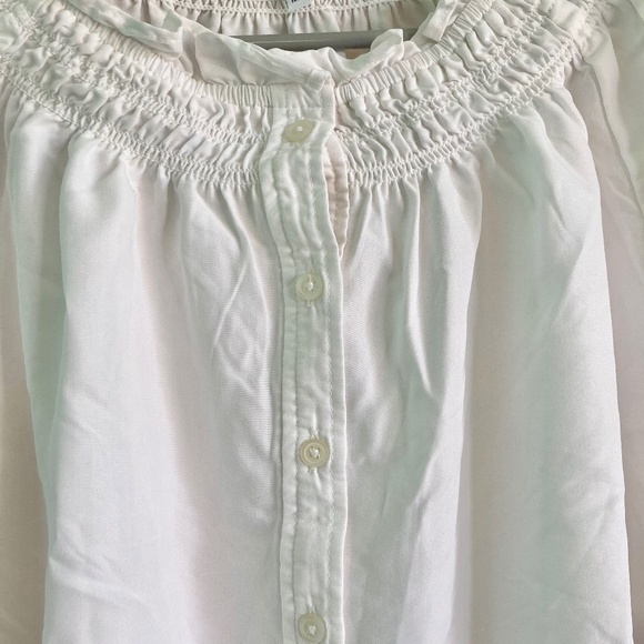 Women’s size small Crown and Ivy long sleeved white flowy blouse with smocking - Picture 4 of 7
